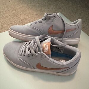 Skateboard sneakers